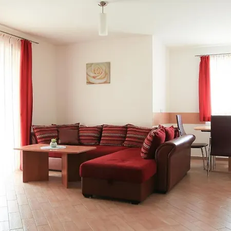Apartment Tomic *
